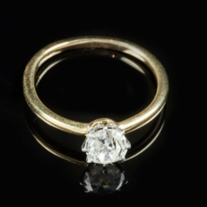 solitaire-diamond-engagement-ring
